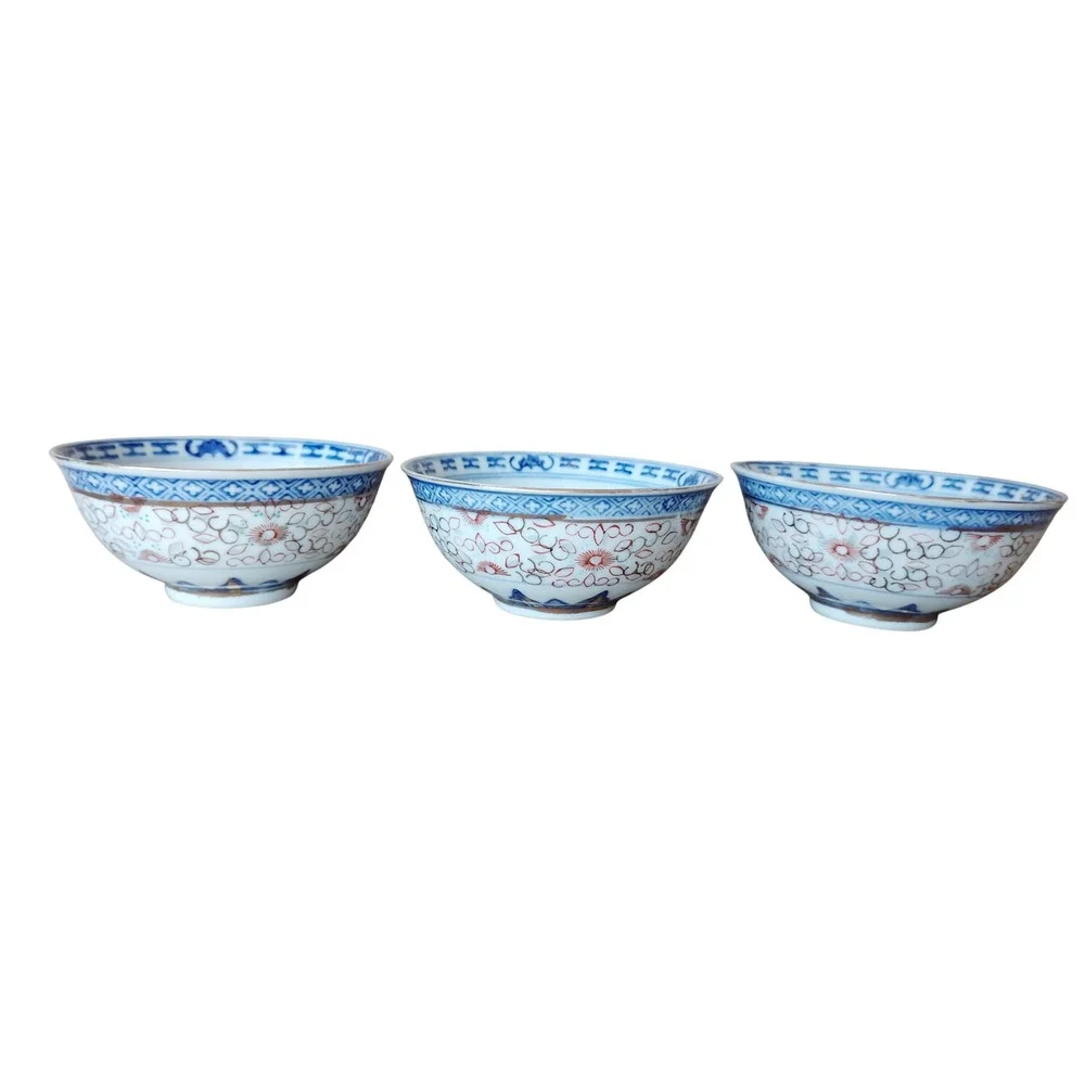 Set of 3 Vintage W.L. Decorated in Hong Kong Rice‎ Grain Dragon Porcelain Bowls